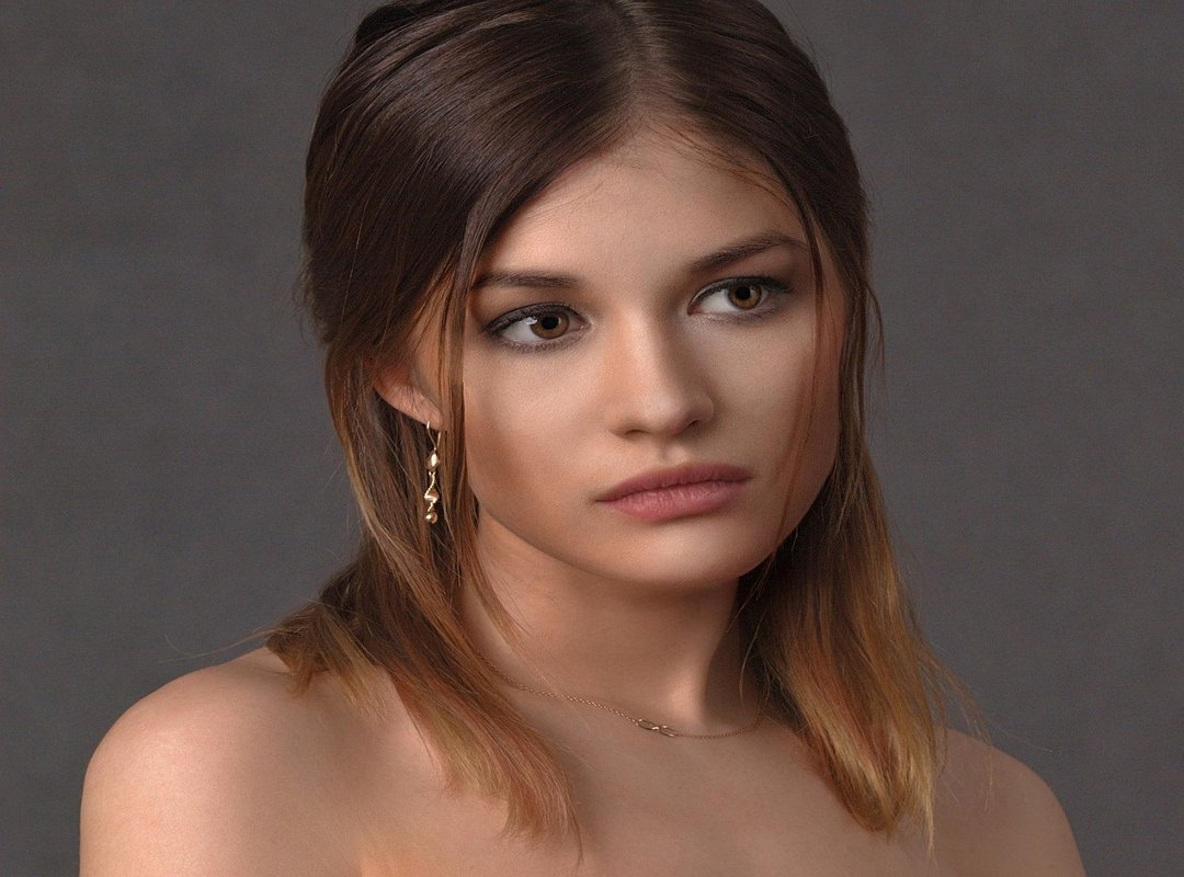 Essential Hairstyles for the Hidden Face Look